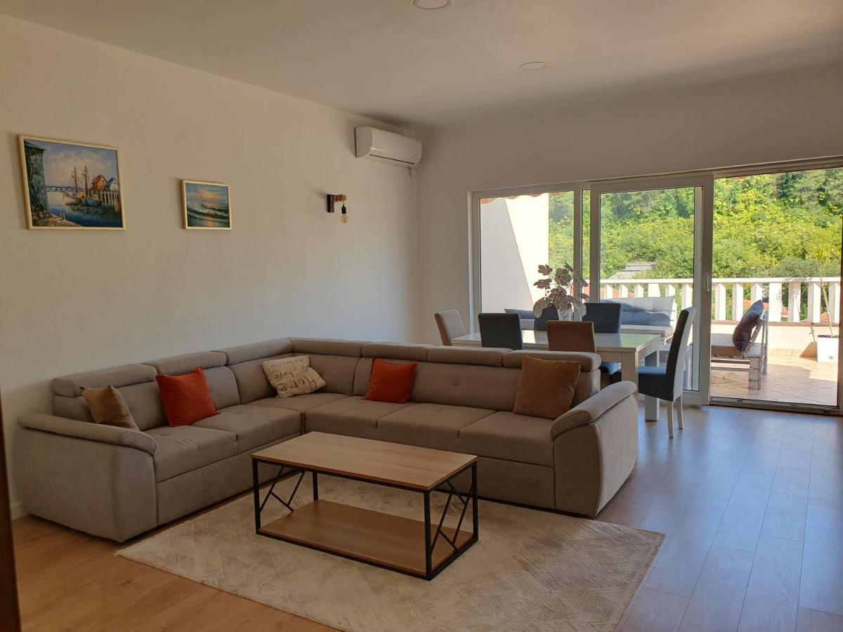 Apartment Faraon Free Private Parking Mostar Bagian luar foto